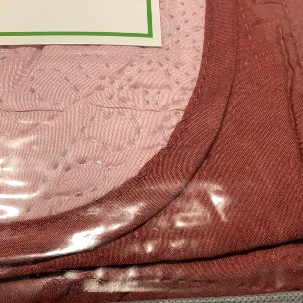 Stylishly Queen 3pc Quilt Set Reversible Burgundy and Pink Embossed Print